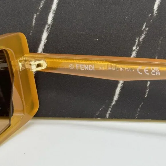 NEW FE40164I 44J FENDI SQUARE ORANGE WOMEN FENDI SUNGLASSES display picture 3